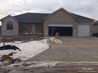 802 Rittgers Ln, Salina, KS 67401
