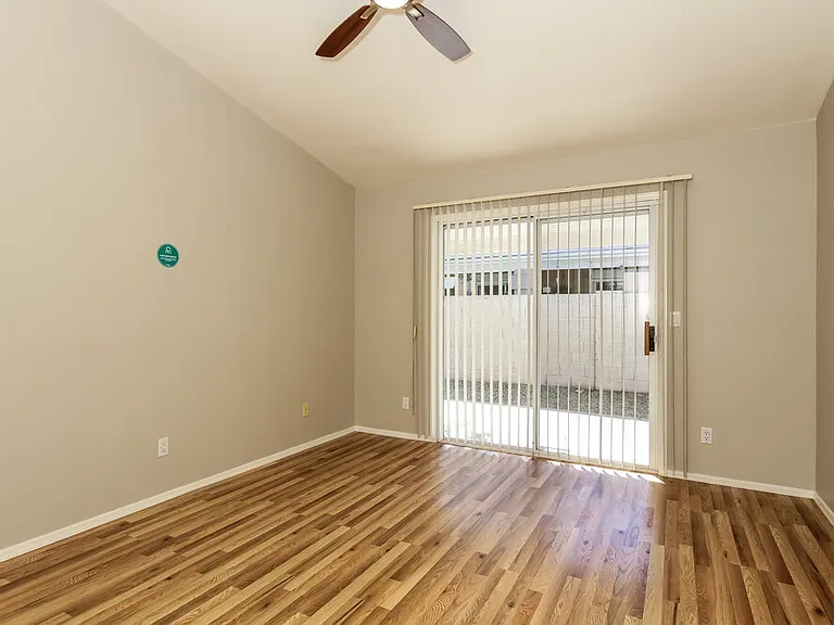 7034 N 28th Dr — Photo 8