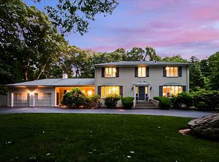 124 Gilbert Stuart Dr, Warwick, RI 02818