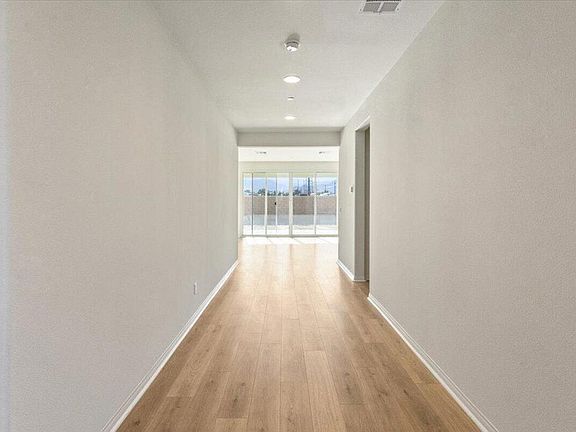 4th image of 57683 Cantata Dr