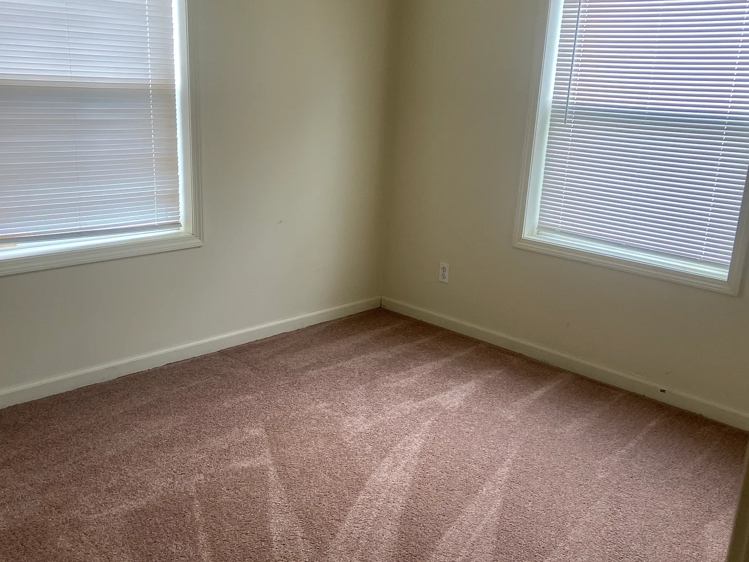 2 bed, 1.5 bath, 1000 sqft, $900 — Photo 4