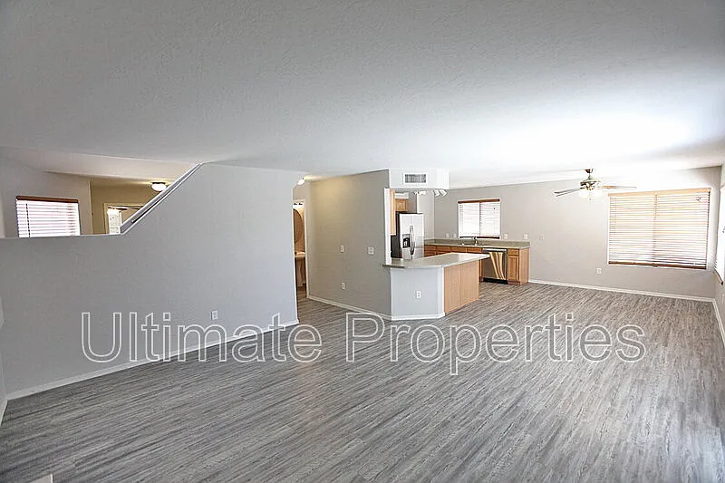 4 bed, 2.5 bath, 2235 sqft, $2,095 — Photo 3
