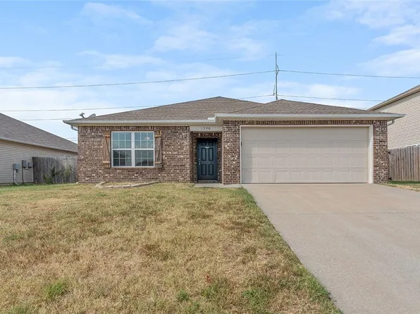 1590 Edinburgh Dr, Centerton, AR 72719