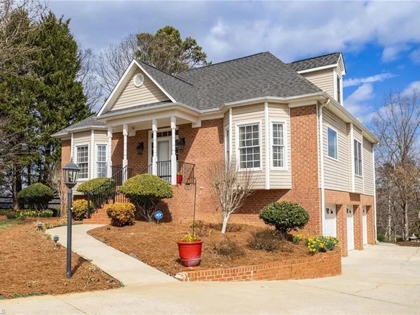 3711 Squirewood Dr, Clemmons, NC 27012