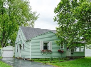 97 Oaklawn Dr, Rochester, NY 14617