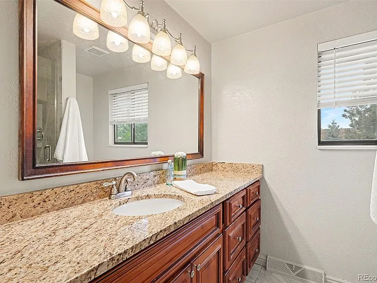 5937 S Jasmine St — Photo 23