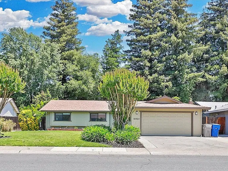 6821 Havenhurst Dr — Photo 1
