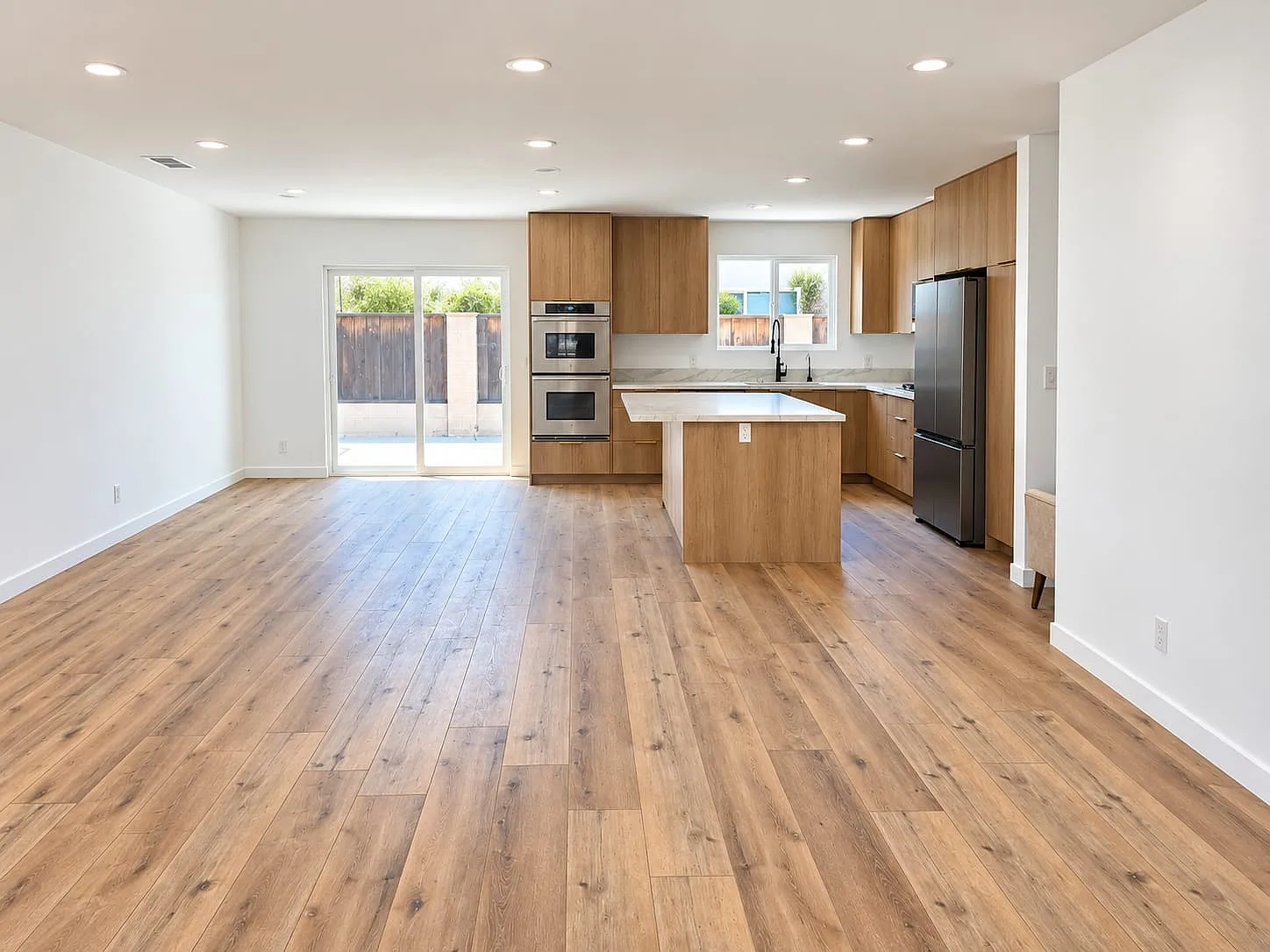 4 bed, 1570 sqft, $5,700 — Photo 3