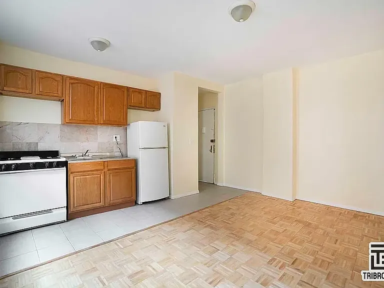 2515 Olinville Ave #3B — Photo 1