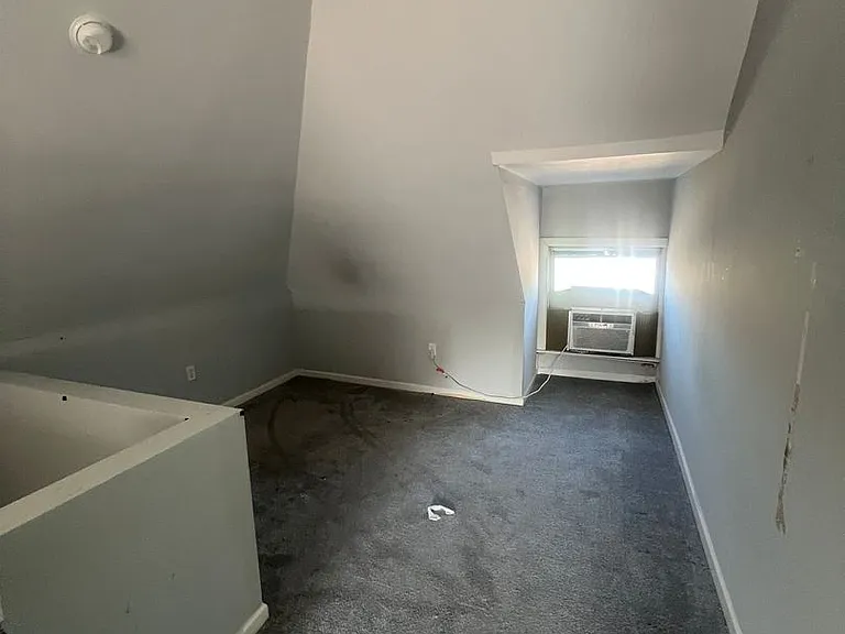 390 E Whittier St — Photo 5