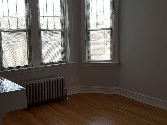 2nd image of 1024 N Austin Blvd APT 3C