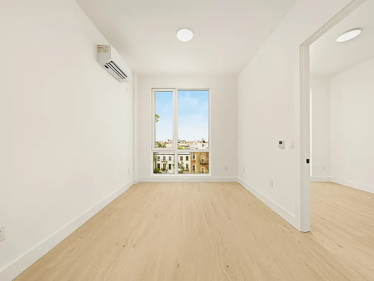 733 Lincoln Pl #1204 — Photo 2
