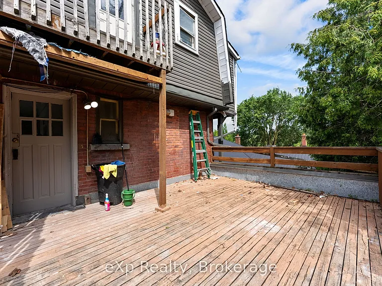 31 Waterloo St S — Photo 22