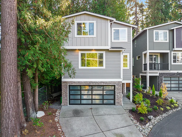 23rd Ave SE — Photo 1
