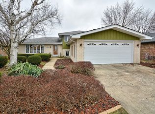 7661 Chestnut Dr, Orland Park, IL