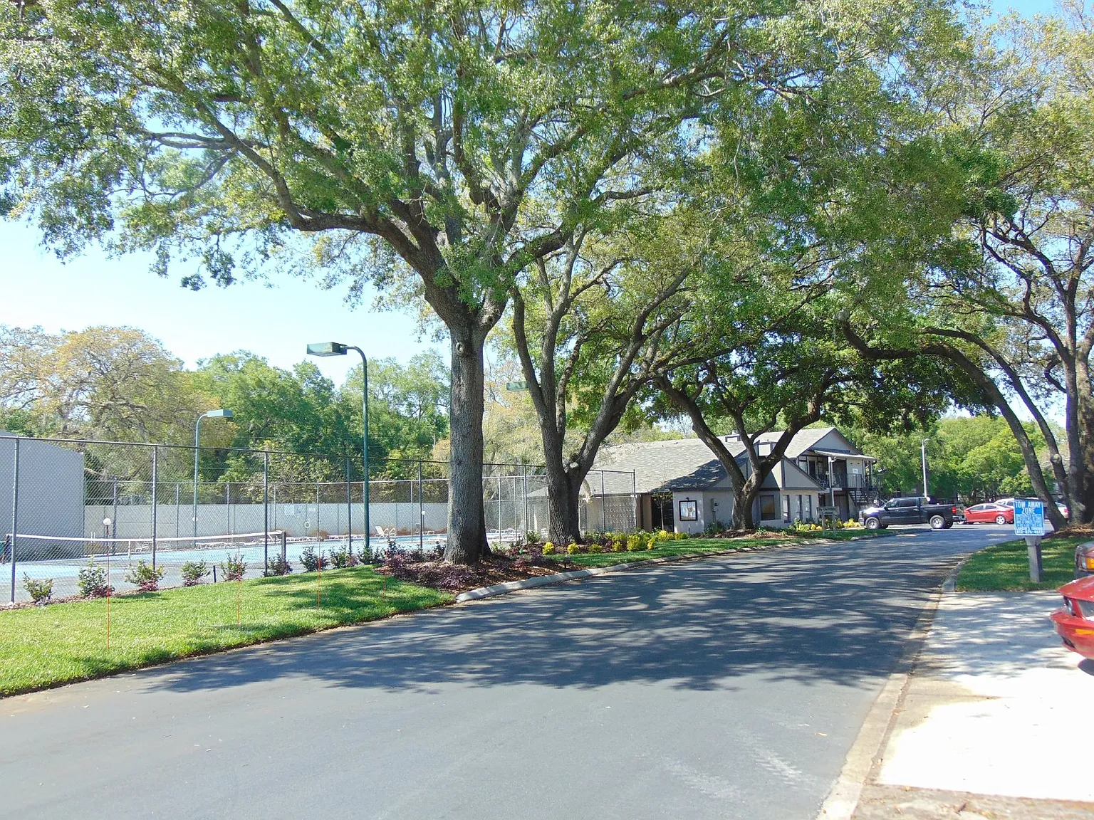 2 bed, 2.0 bath, 912 sqft, $1,350 — Photo 2