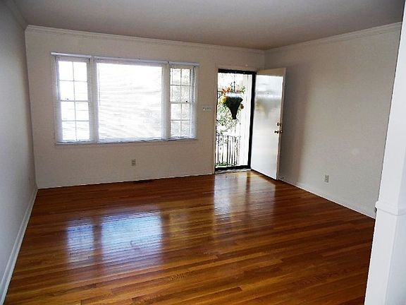 4th image of 3738 Ramona Dr