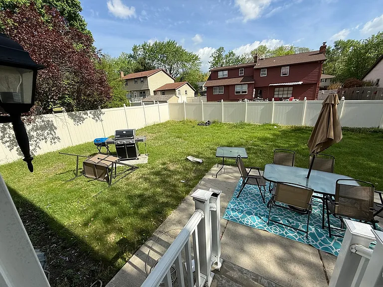 1613 Mayflower Ln — Photo 30