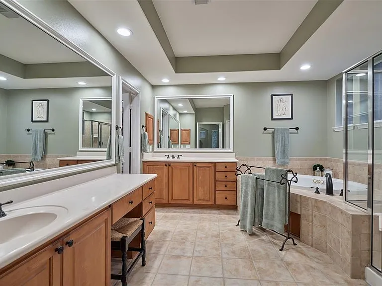 43 S Longsford Cir — Photo 17
