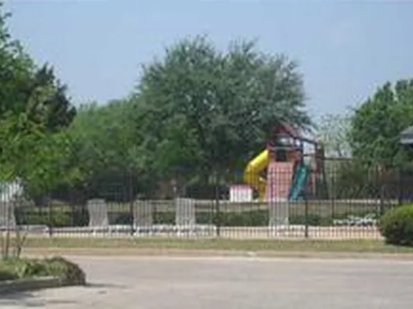 1610 Parkwood Dr, Leander, TX 78641