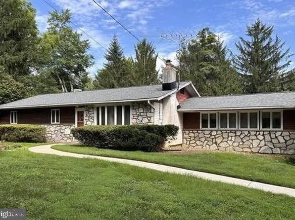 1502 Upper Greenbriar Rd, Wilmington, DE 19810