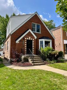 5907 W Roscoe St, Chicago, IL, 60634