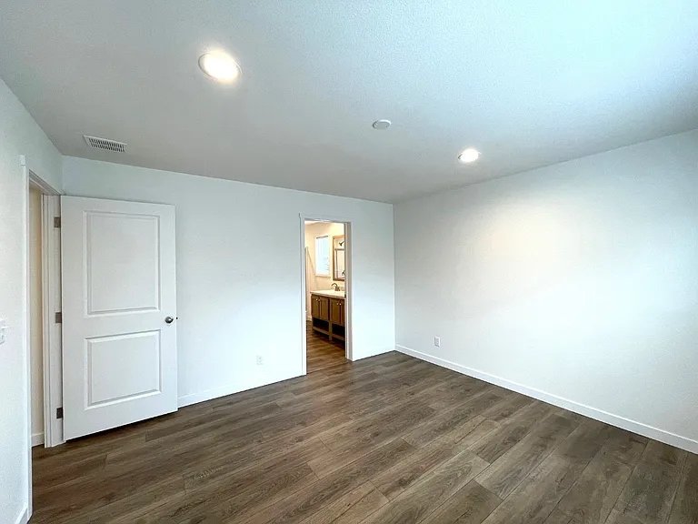 609 Mildred St — Photo 32