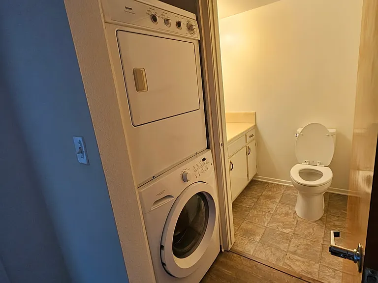 6450 Mammoth Ave #101 — Photo 8