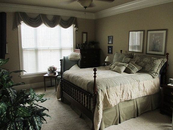 5th image of 718 Darwin Ct