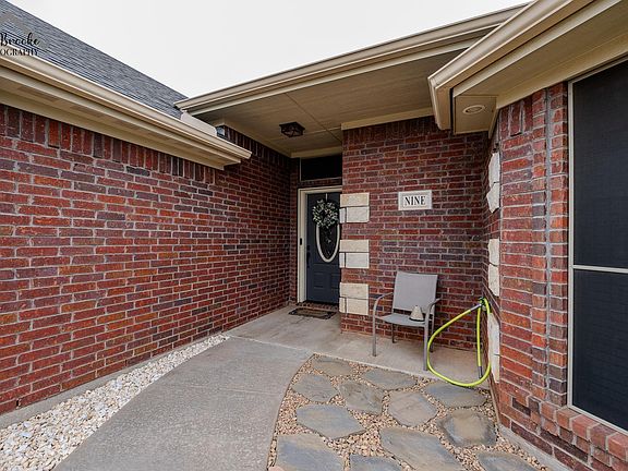 3rd image of 9 Kalee Ct