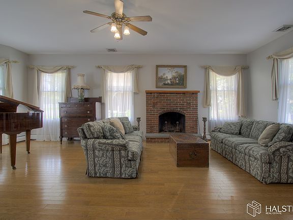 4th image of 9 Cedar St