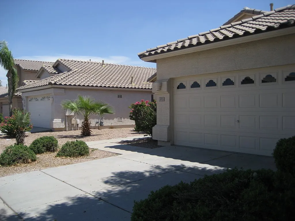 3 bed, 1800 sqft, $2,400 — Photo 2