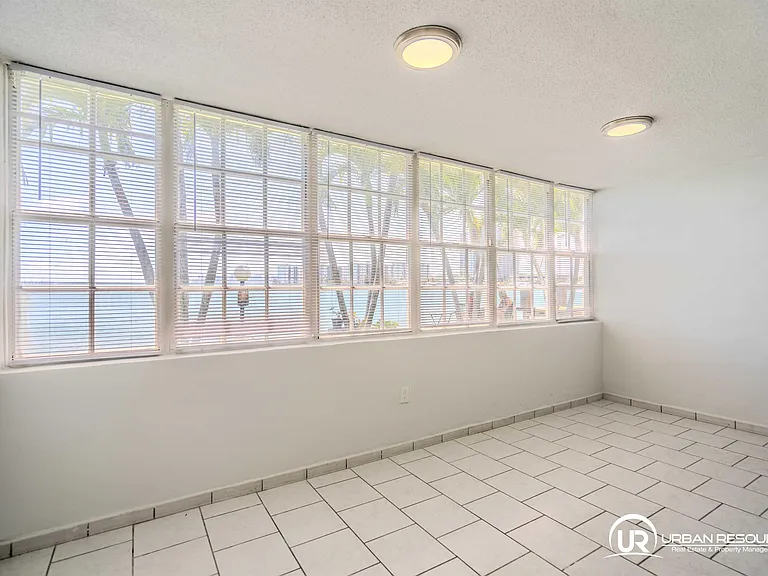1940 Bay Dr #11 — Photo 9