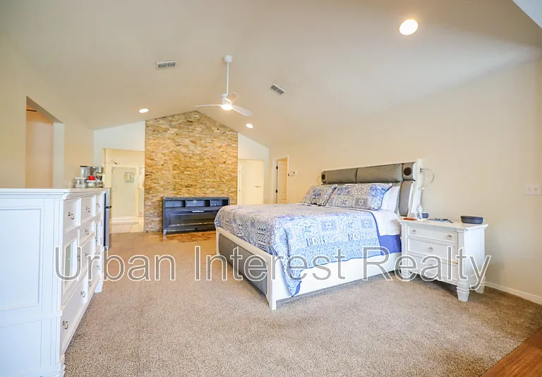 505 Beach Dr — Photo 13