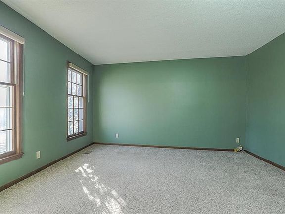 5th image of 10538 King St