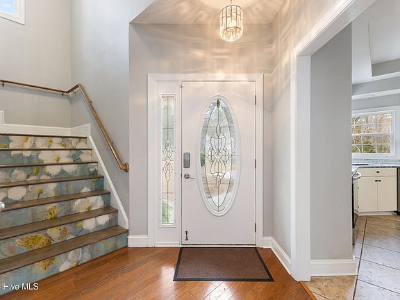 3rd image of 1008 Mill Run Road