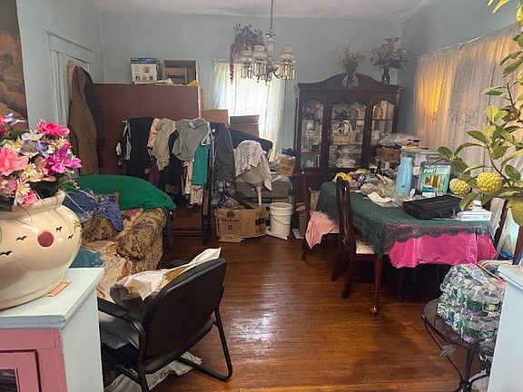 5th image of 22 Asbury Ct