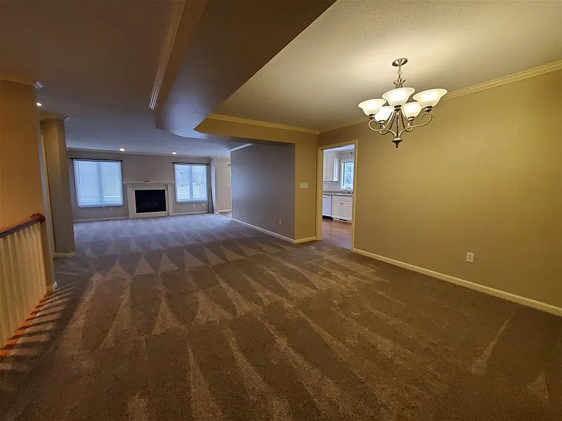3 bed, 3.0 bath, 3000 sqft, $2,300 — Photo 4
