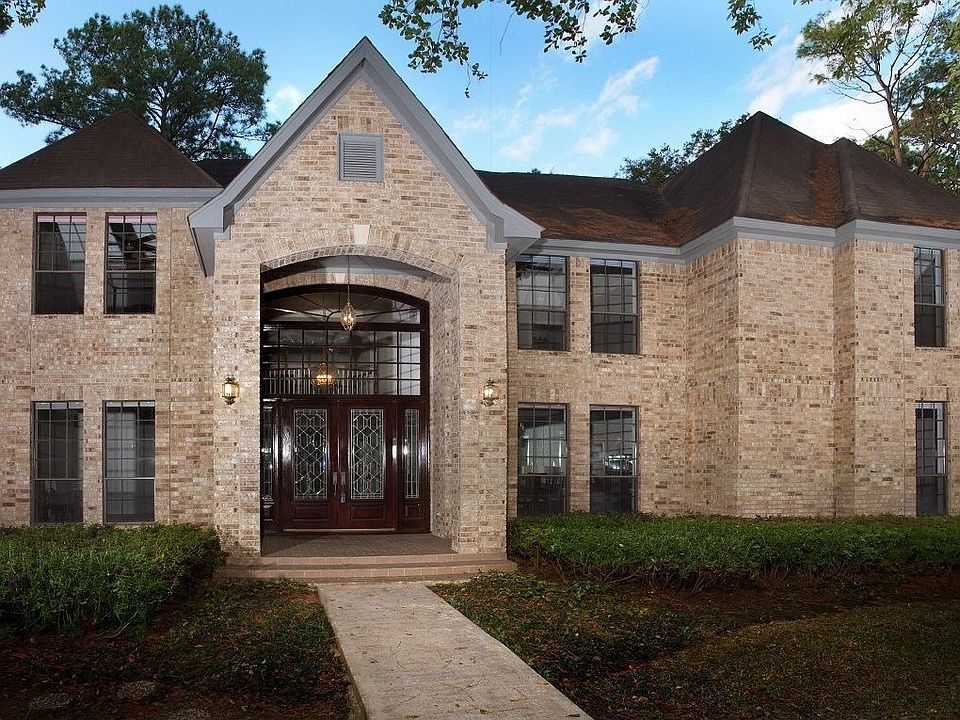 7 Bedroom 5 1/2 Baths