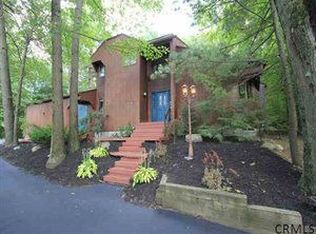 14 Tamarack Ln, Niskayuna, NY 12309