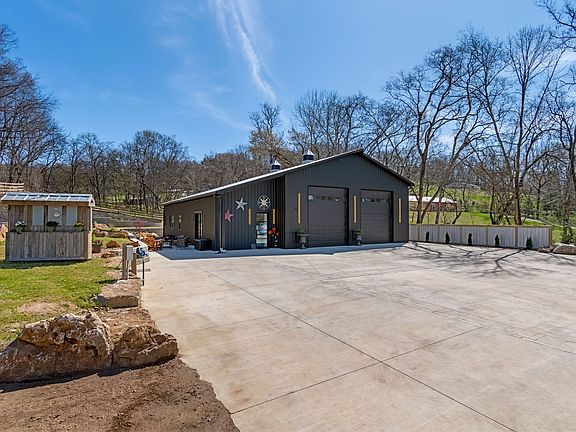 3rd image of 2896 Fly Rd