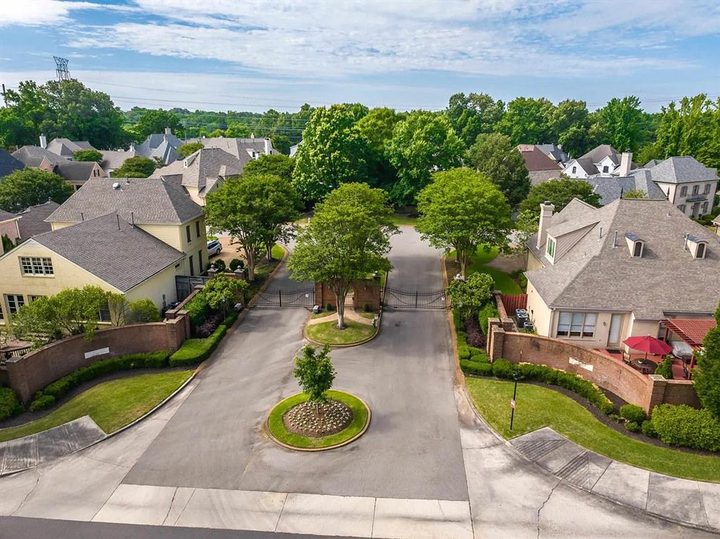 Home For Sale Or Rent Gorgeous Executive Home In Gated Community! — Photo 2