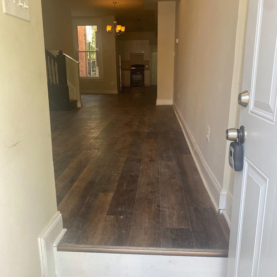 3 bed, 1.0 bath, 1270 sqft, $1,650 — Photo 2