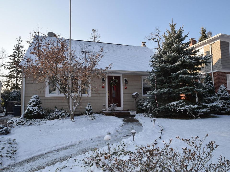 1st image of 718 Crescent Pl