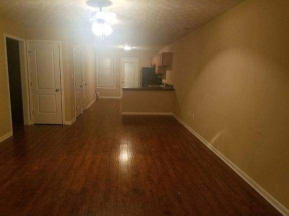 5th image of 303 Creekwood Ave APT D