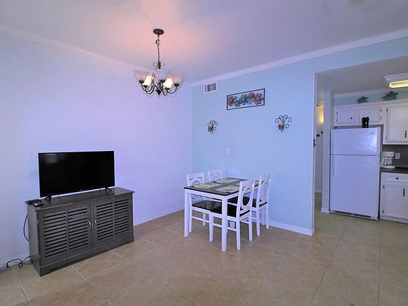 4th image of 126 E Esperanza St #102