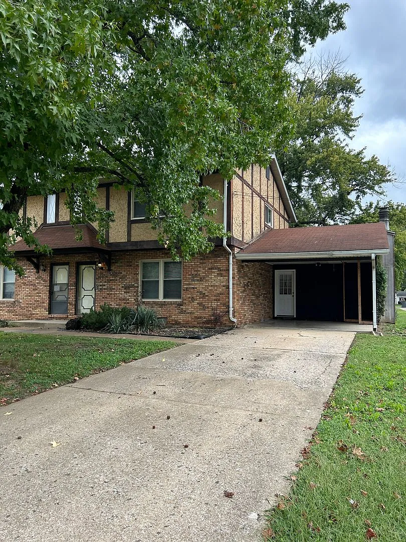 935 Fair Oaks — Photo 1