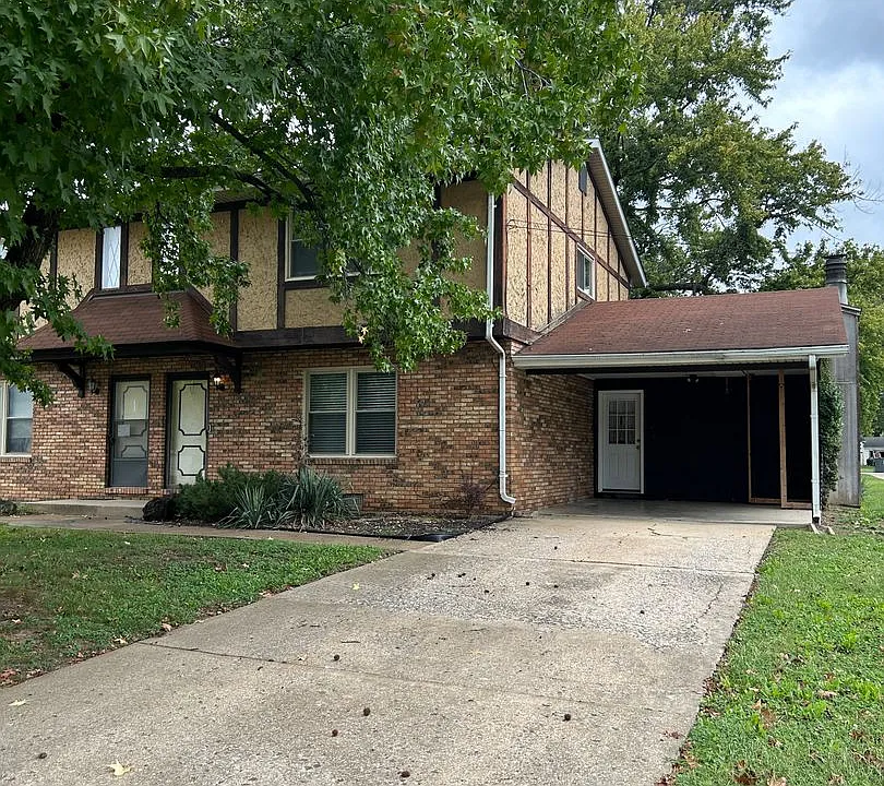 935 Fair Oaks Dr