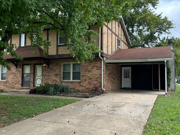 935 Fair Oaks Dr, Belleville, IL 62221