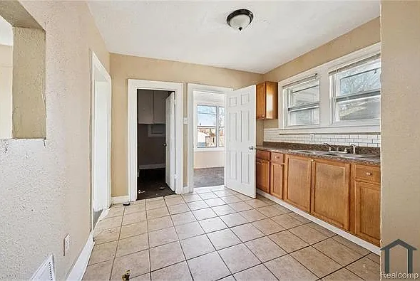 2076 Collingwood St — Photo 14